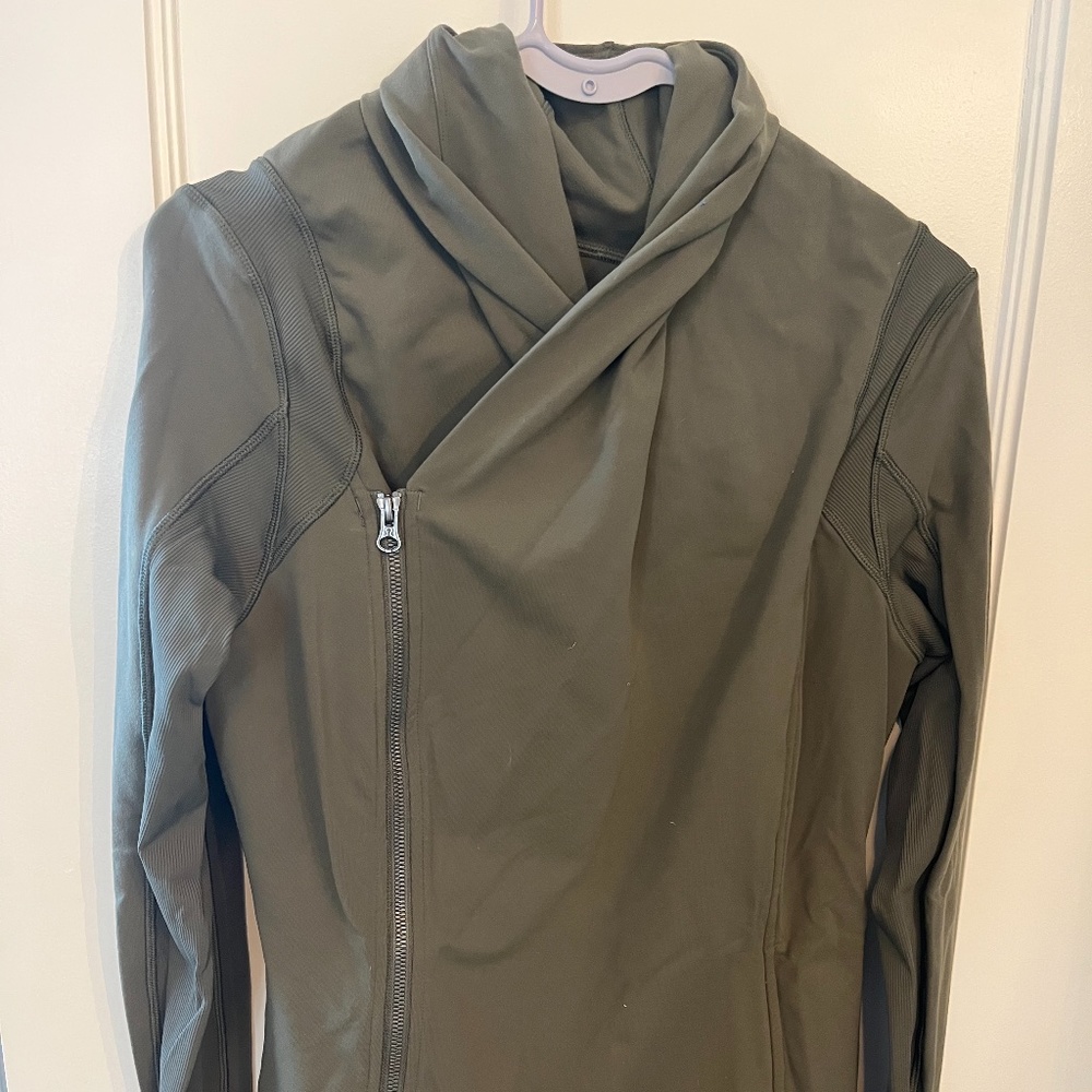 Lululemon Bhakti Yoga Asymmetrical Double Zip Jacket in olive, size 12